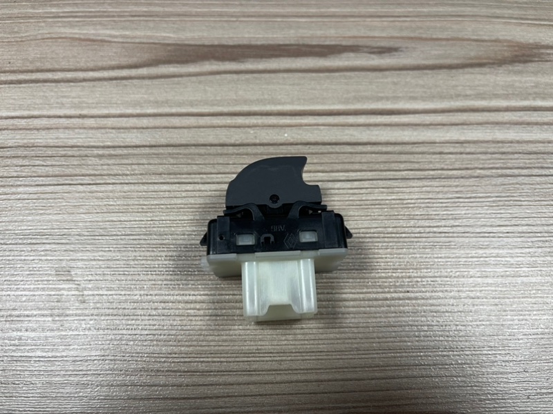 Кнопка стеклоподъемника - фото 3