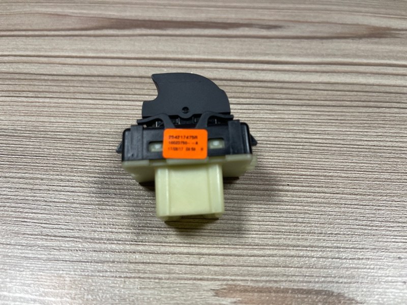 Кнопка стеклоподъемника - фото 2