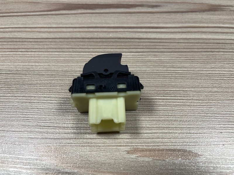 Кнопка стеклоподъемника - фото 3