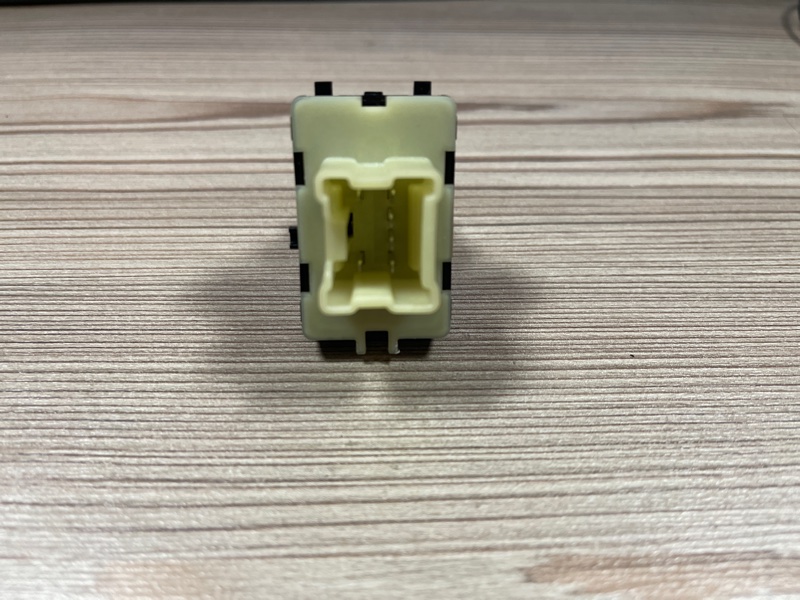 Кнопка стеклоподъемника - фото 4