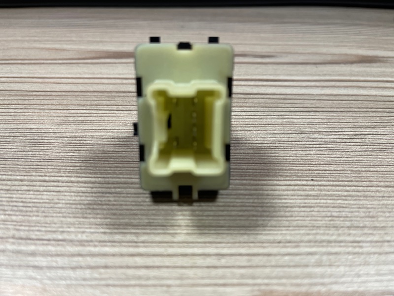 Кнопка стеклоподъемника - фото 4