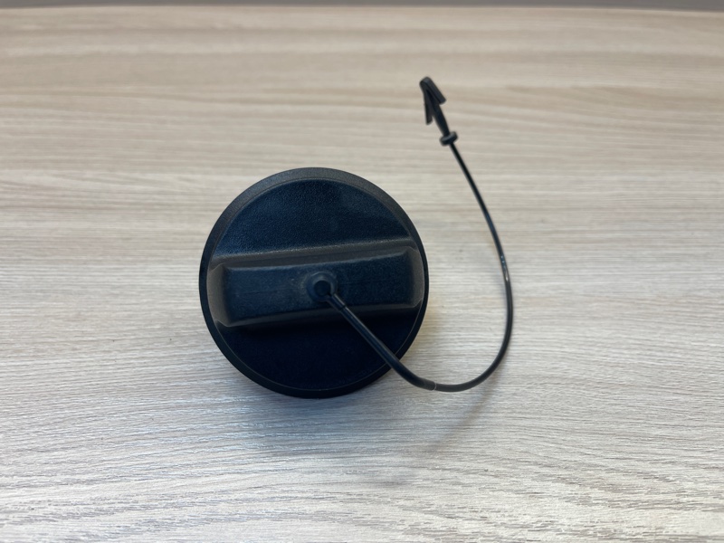 Крышка топливного бака - фото 1