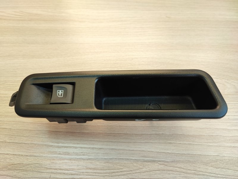 Кнопка стеклоподъемника - фото 1