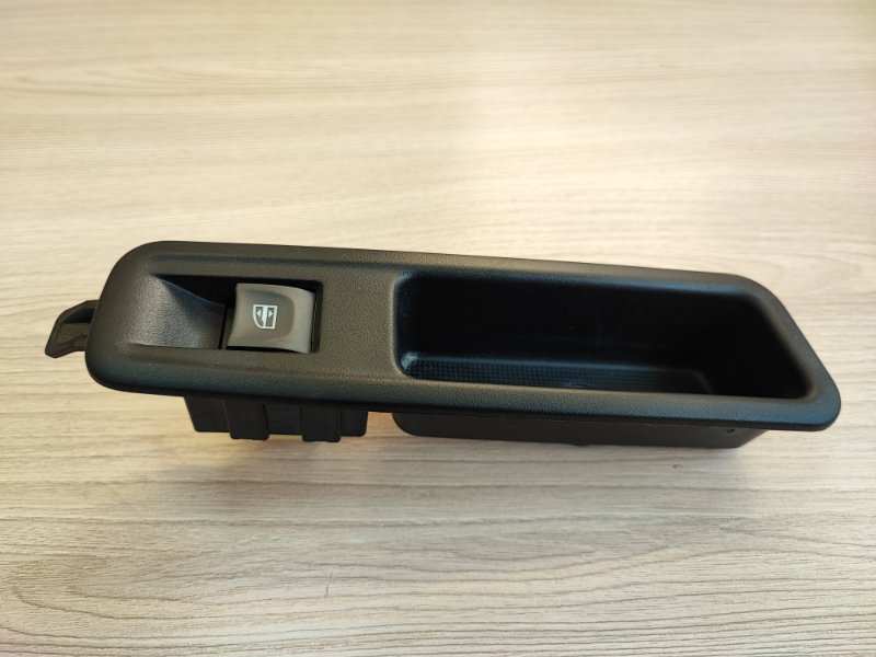 Кнопка стеклоподъемника - фото 1