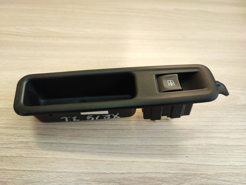 Кнопка стеклоподъемника - фото 2