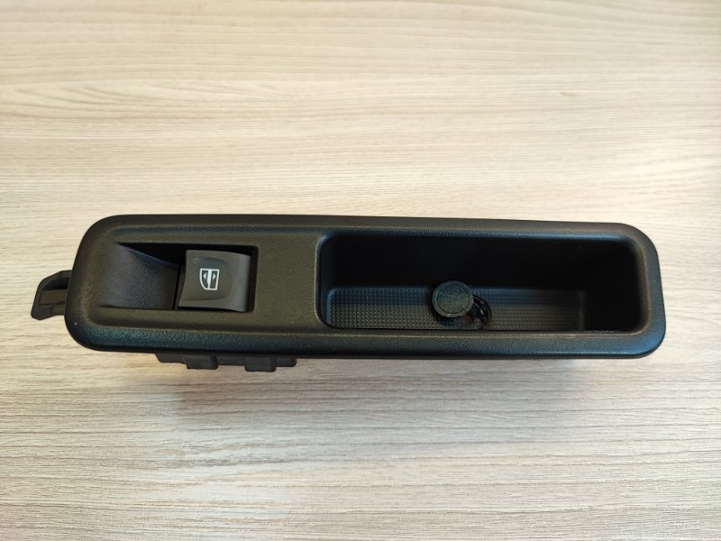 Кнопка стеклоподъемника - фото 1