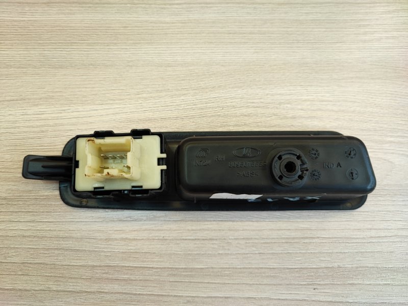 Кнопка стеклоподъемника - фото 4