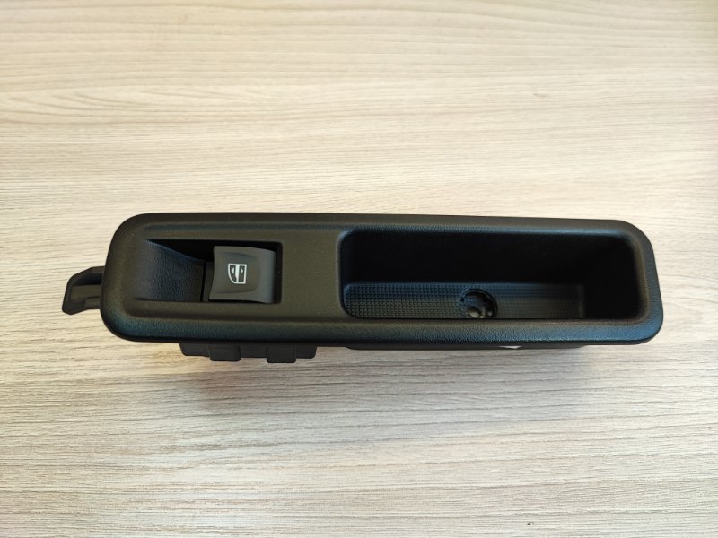 Кнопка стеклоподъемника - фото 1