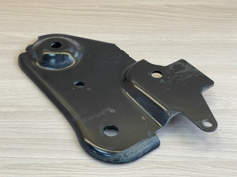 Кронштейн подрамника - фото 1