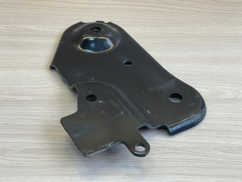 Кронштейн подрамника - фото 1