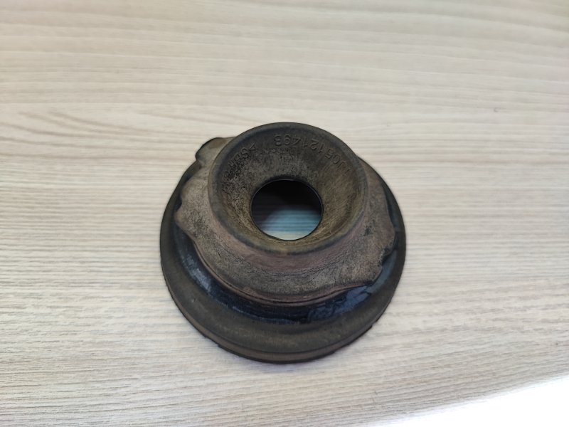 Верхняя опора    пружины - фото 3