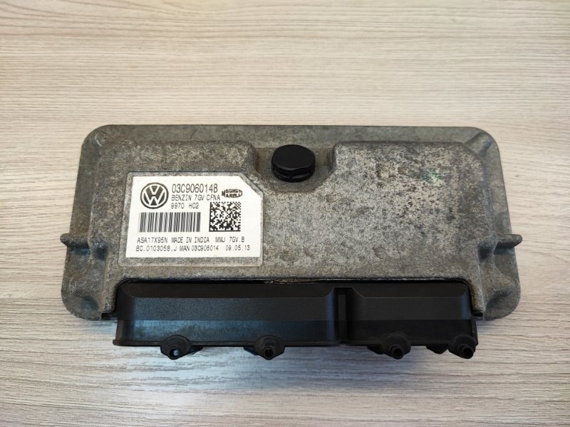 Блок управления двигателем - фото 1