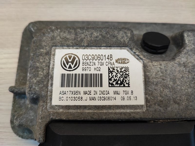 Блок управления двигателем - фото 2