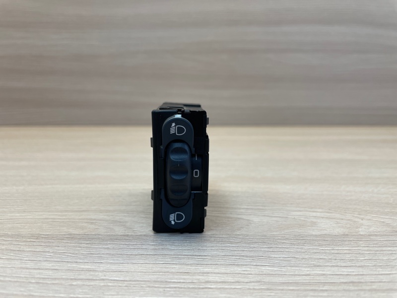 Кнопка корректора фар - фото 1