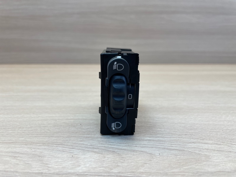 Кнопка корректора фар - фото 1