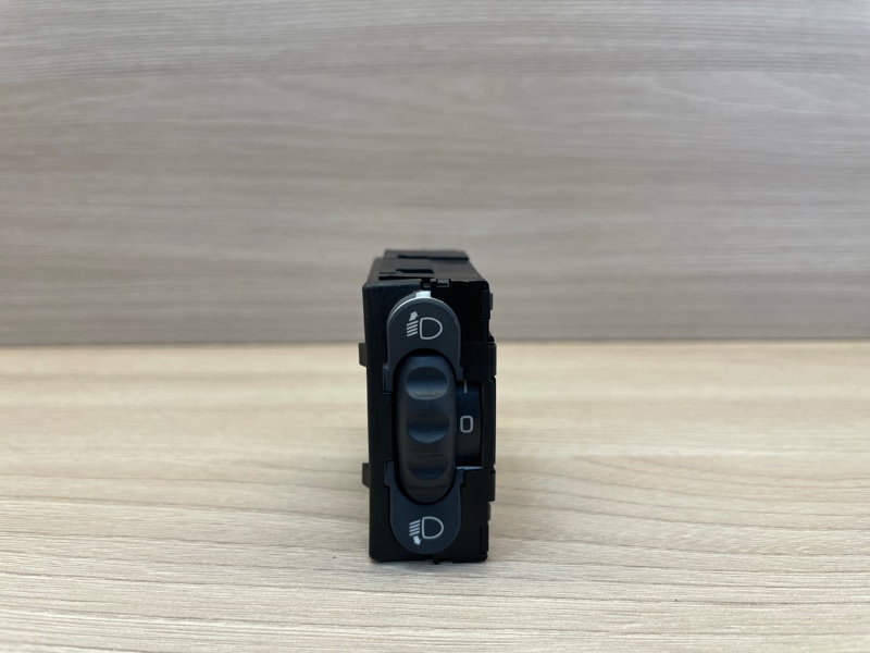 Кнопка корректора фар - фото 1