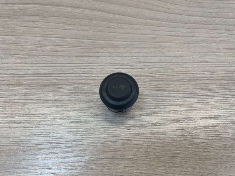 Кнопка открывания багажника - фото 1