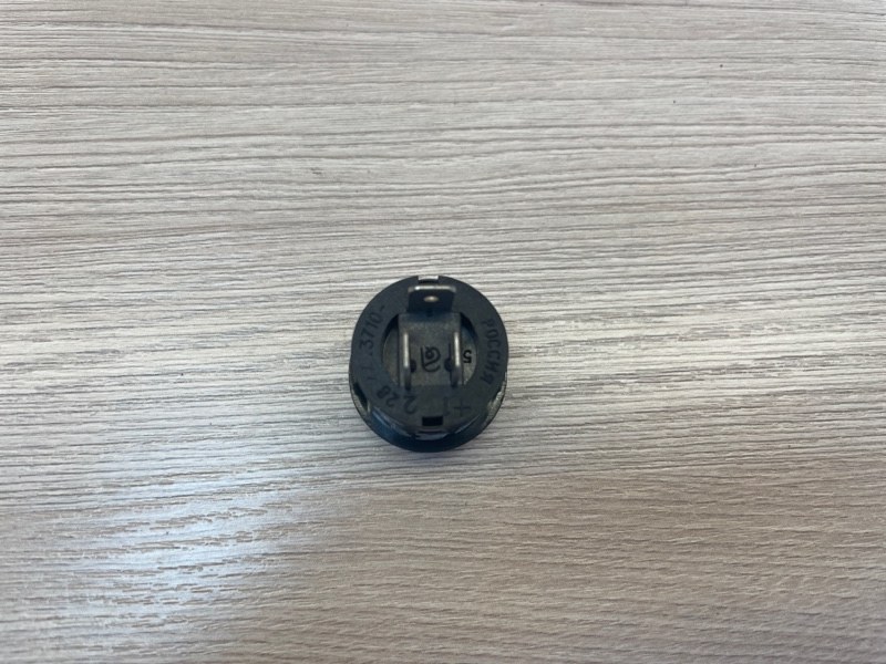 Кнопка открывания багажника - фото 2