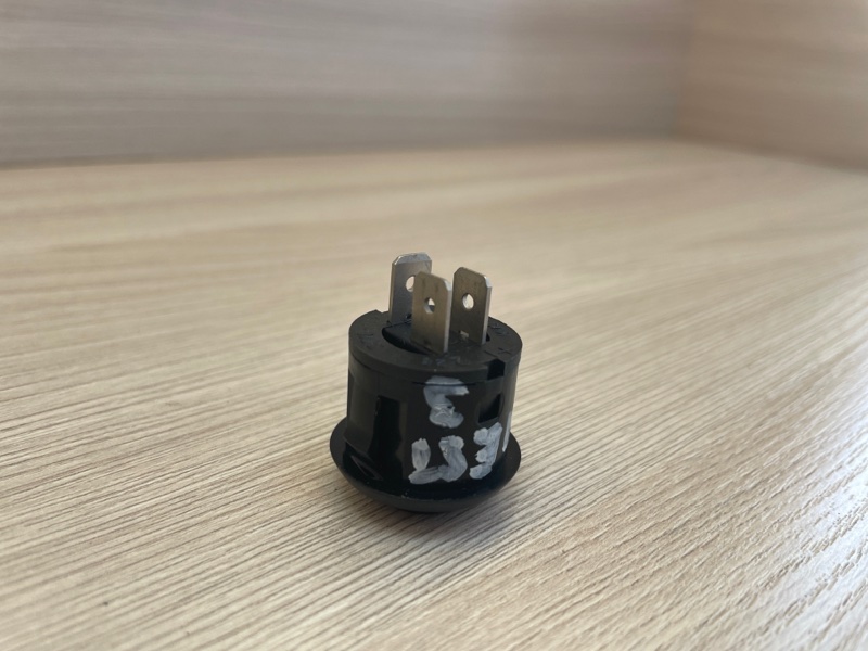 Кнопка открывания багажника - фото 3