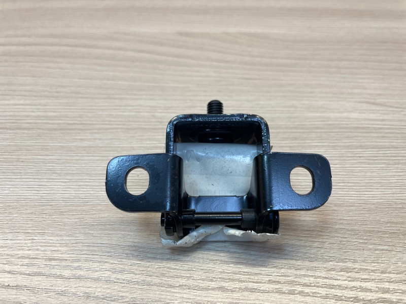 Петля крышки багажника - фото 3