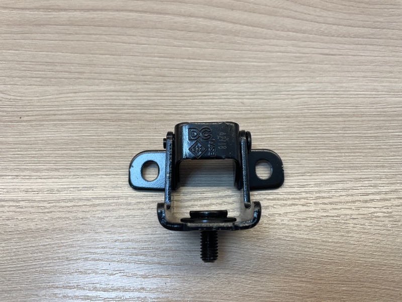 Петля крышки багажника - фото 4