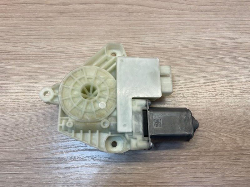 Мотор стеклоподъемника - фото 1