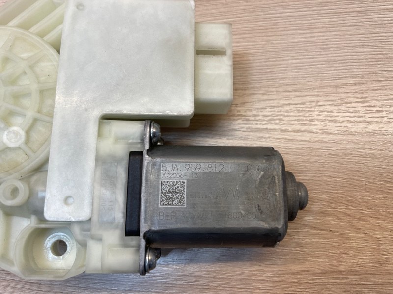 Мотор стеклоподъемника - фото 2