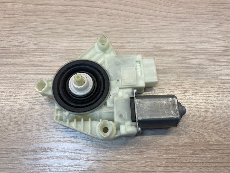 Мотор стеклоподъемника - фото 1