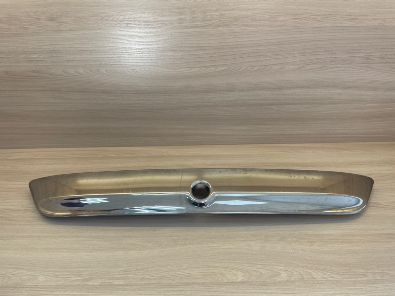 Накладка крышки багажника - фото 1