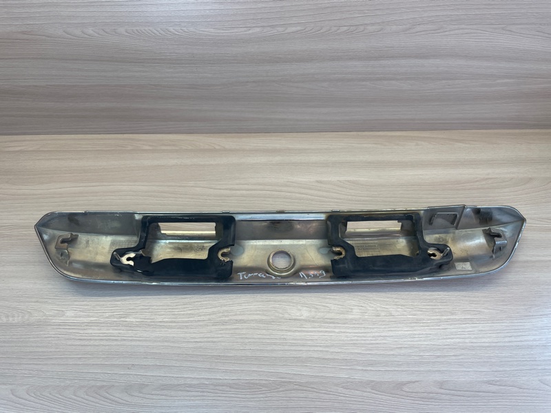 Накладка крышки багажника - фото 3