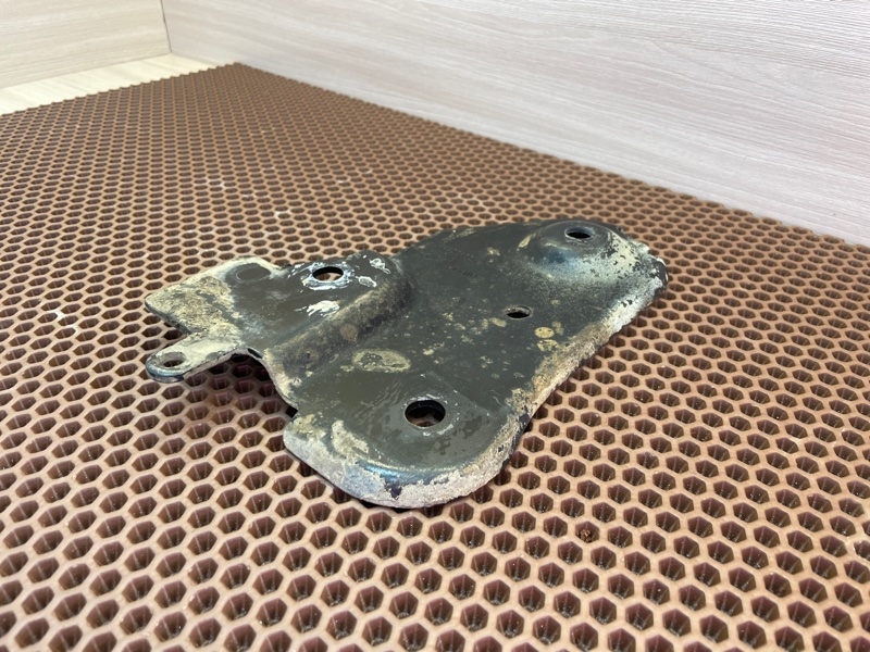 Кронштейн подрамника - фото 2