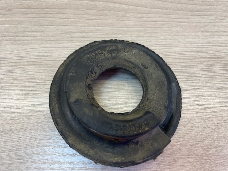 Верхняя опора    пружины - фото 1