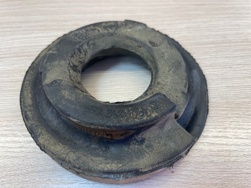 Верхняя опора    пружины - фото 2