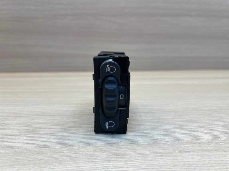 Кнопка корректора фар - фото 1