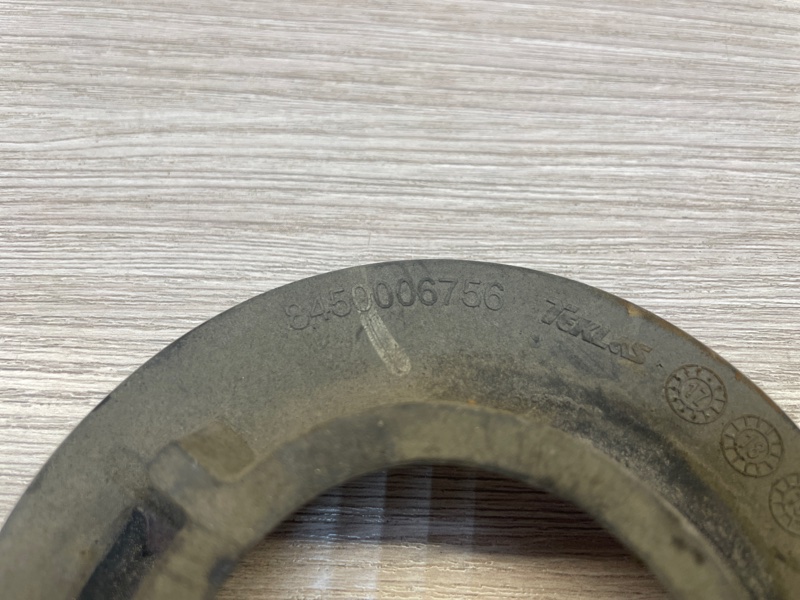 Верхняя опора    пружины - фото 2