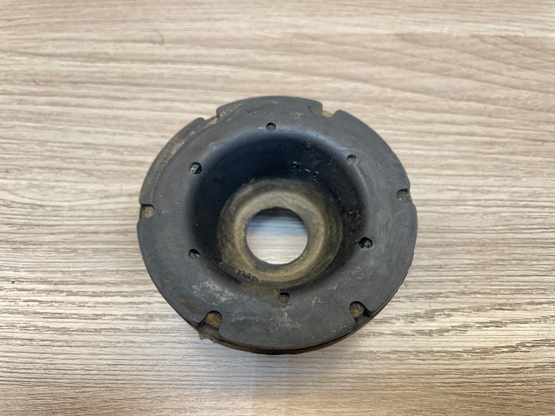 Верхняя опора    пружины - фото 1