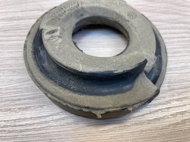 Верхняя опора    пружины - фото 3