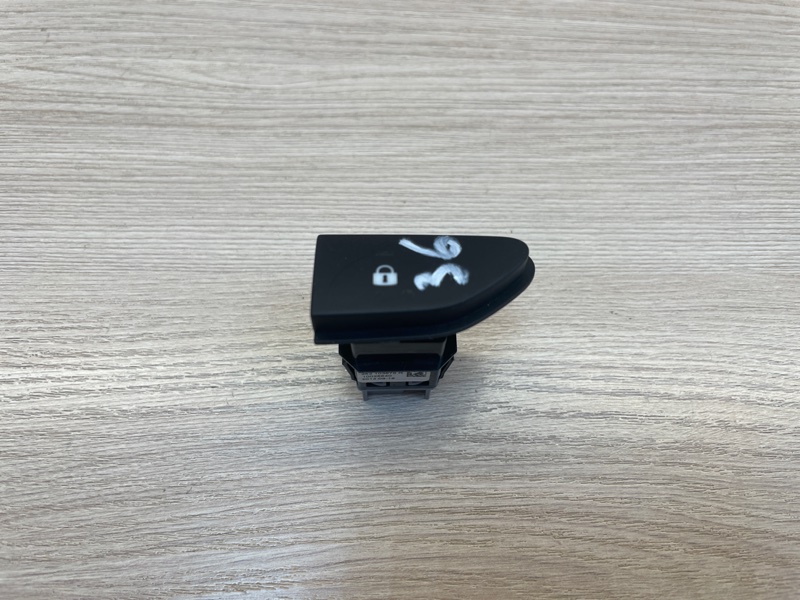 Кнопка центрального замка - фото 1