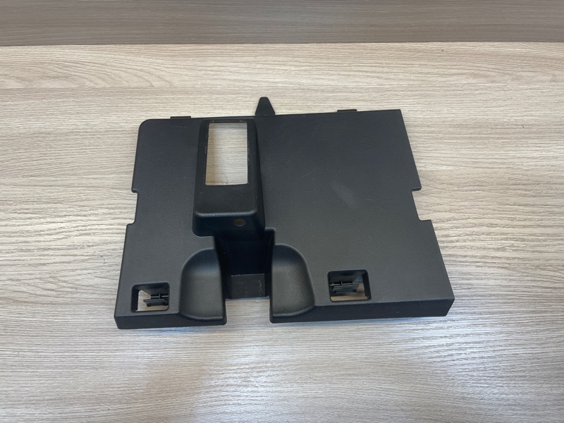 Крышка бардачка - фото 1