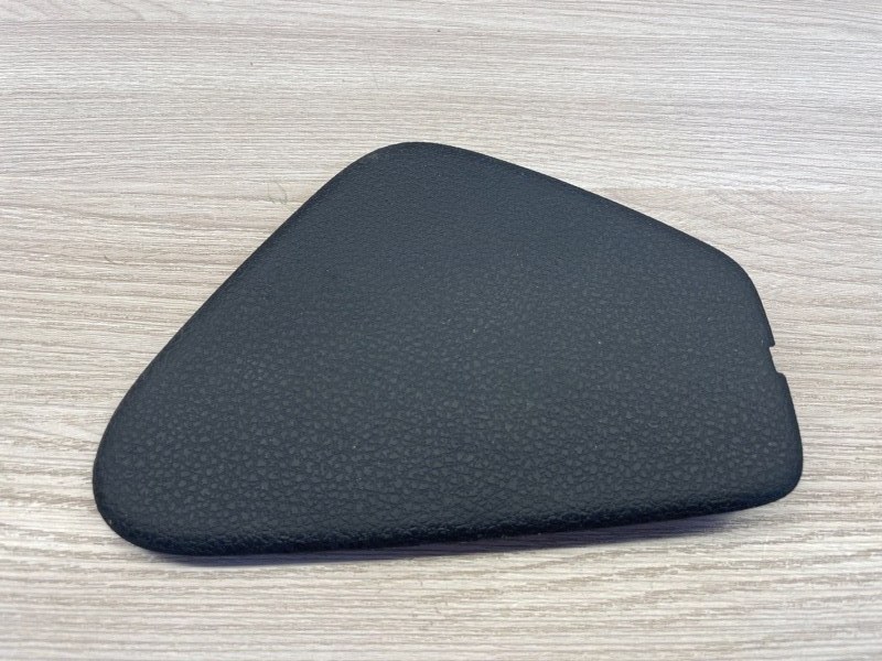 Крышка блока предохранителей салона - фото 1