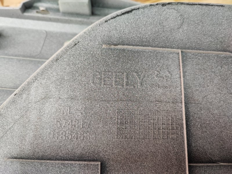 Молдинг крышки багажника - фото 7