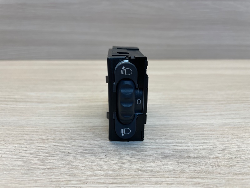 Кнопка корректора фар - фото 1