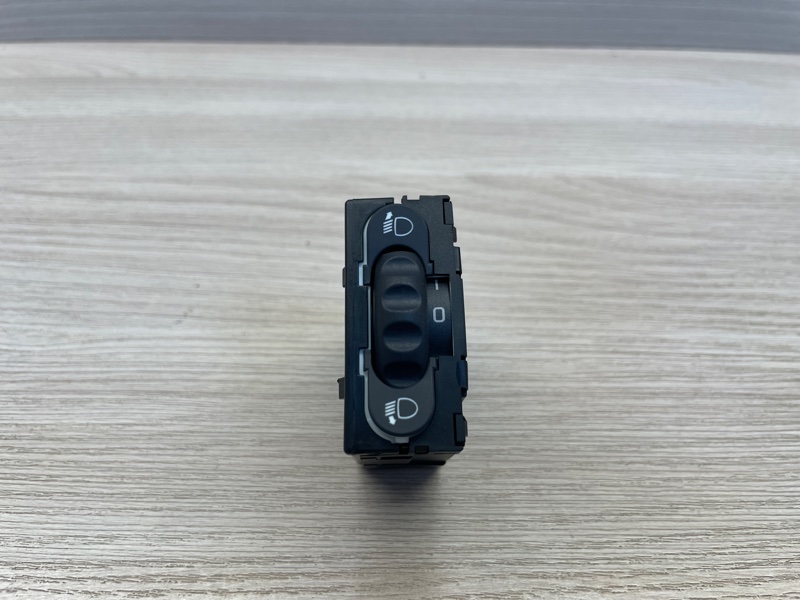 Кнопка корректора фар - фото 1