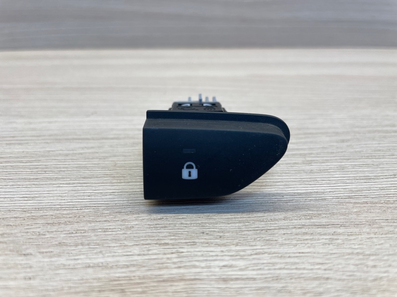 Кнопка центрального замка - фото 1