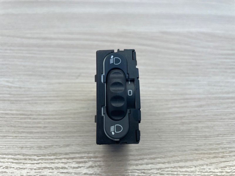 Кнопка корректора фар - фото 1