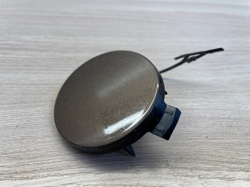 Заглушка буксировочного крюка - фото 2