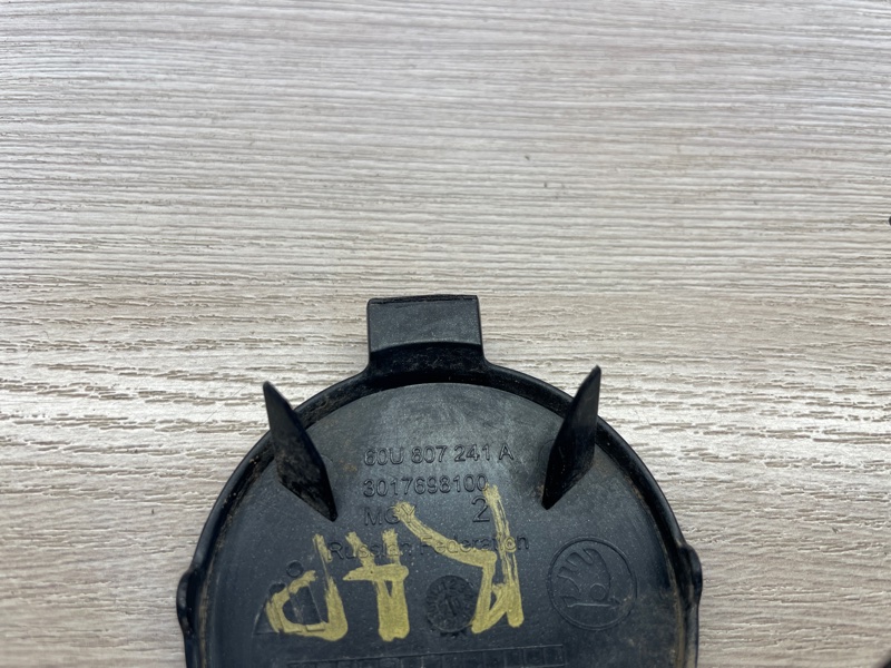 Заглушка буксировочного крюка - фото 4