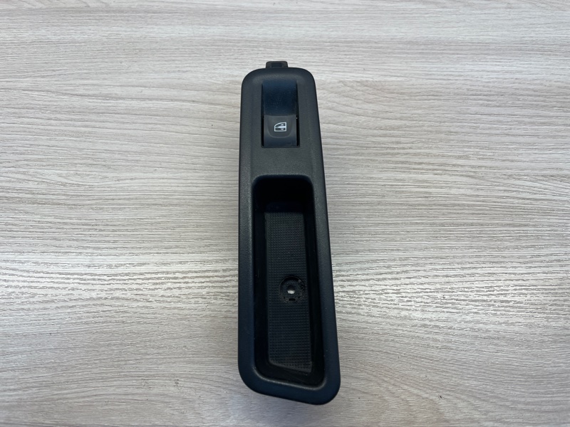 Кнопка стеклоподъемника - фото 1