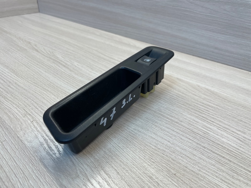 Кнопка стеклоподъемника - фото 2