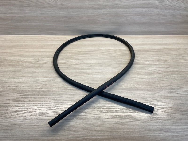 Уплотнительная резинка боковой двери - фото 1